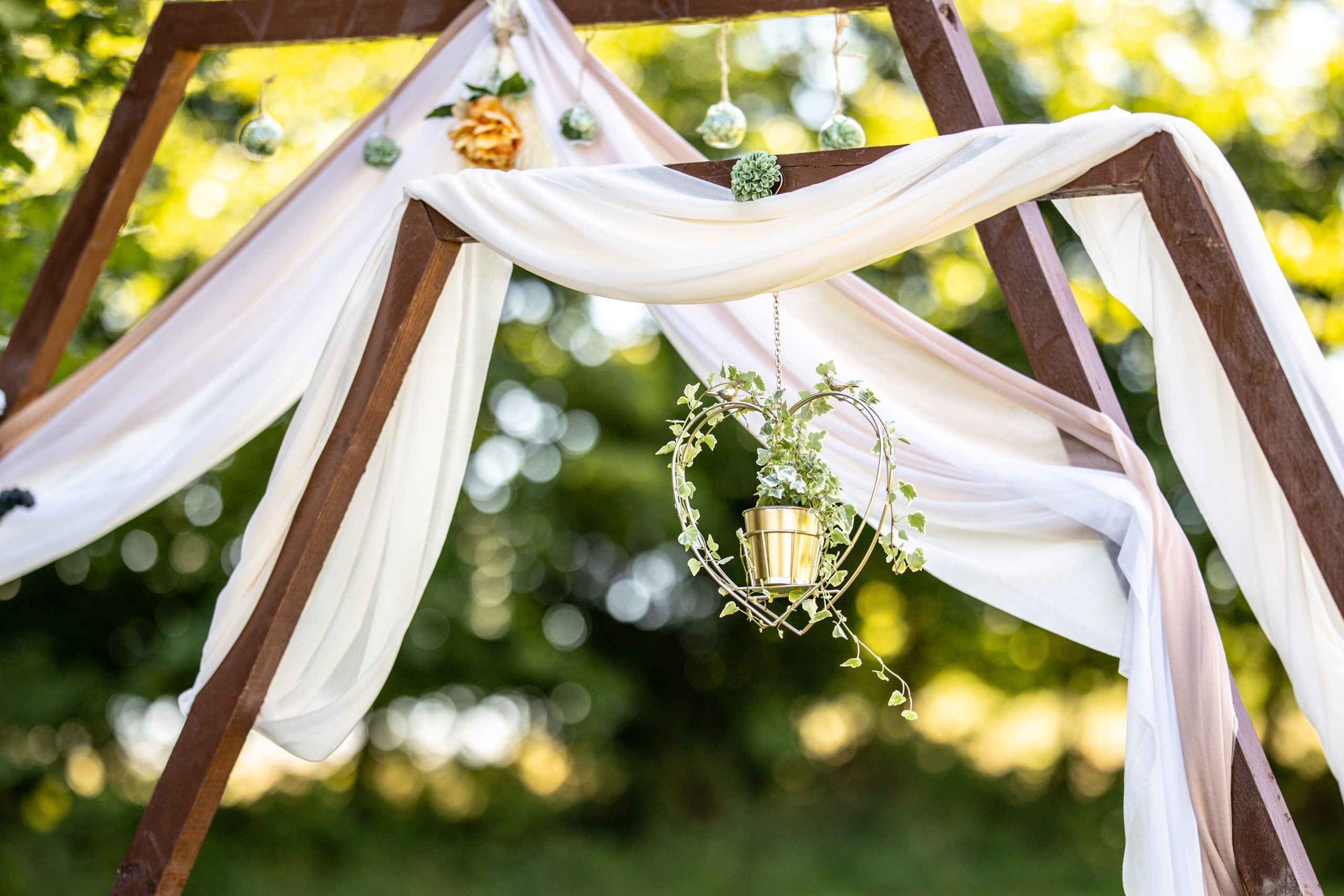 Cérémonie de mariage laïc en Normandie avec les décors